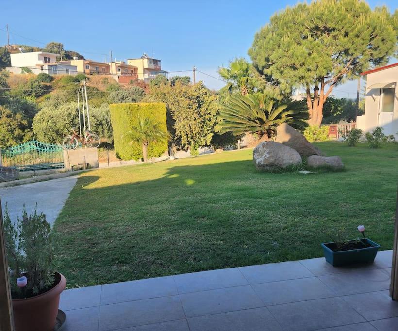 Villa Lux House With Garden Kámpos Esterno foto