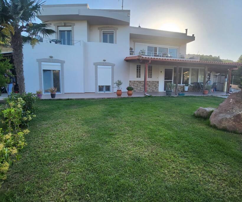 Villa Lux House With Garden Kámpos Esterno foto