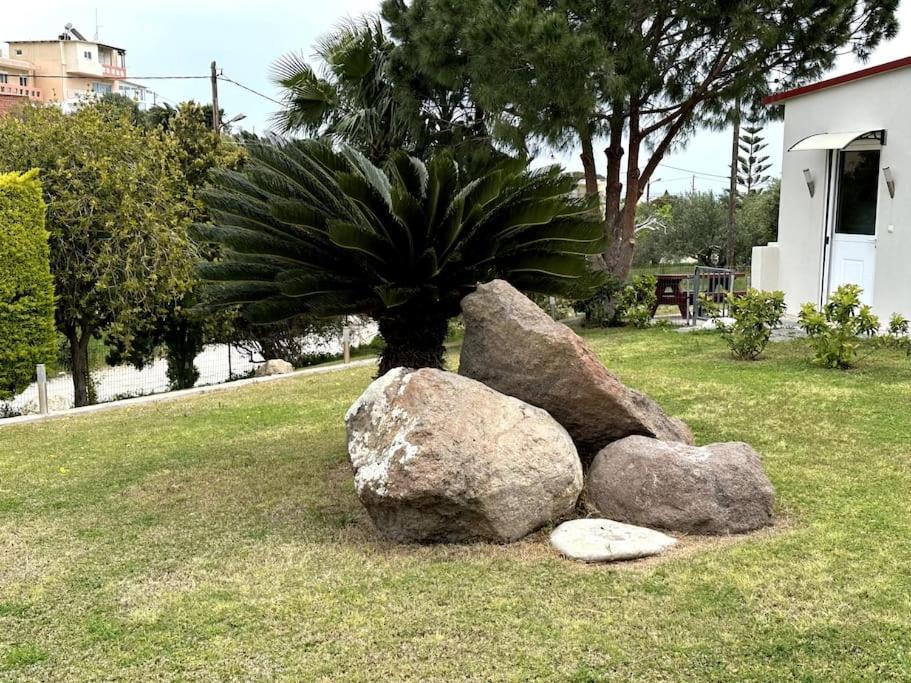 Villa Lux House With Garden Kámpos Esterno foto